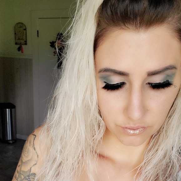 Make up - Picture 2 of 6